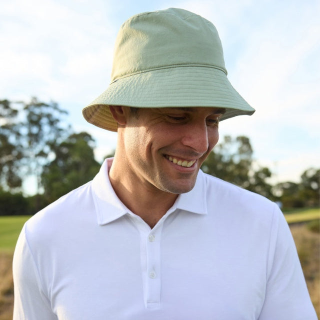 Man playing golf in Solbari hat